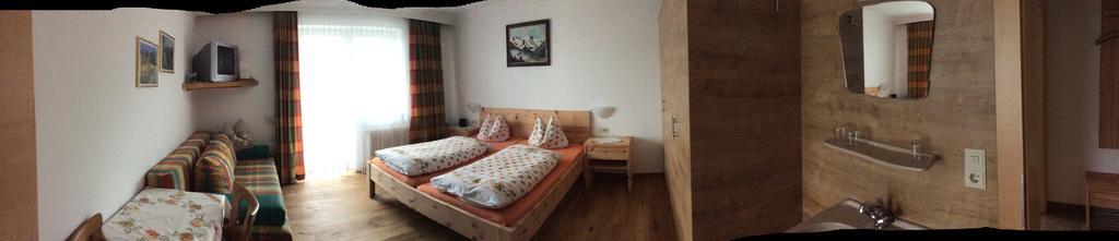 Ferienwohnung Zwoelferblick Bramberg am Wildkogel Room photo